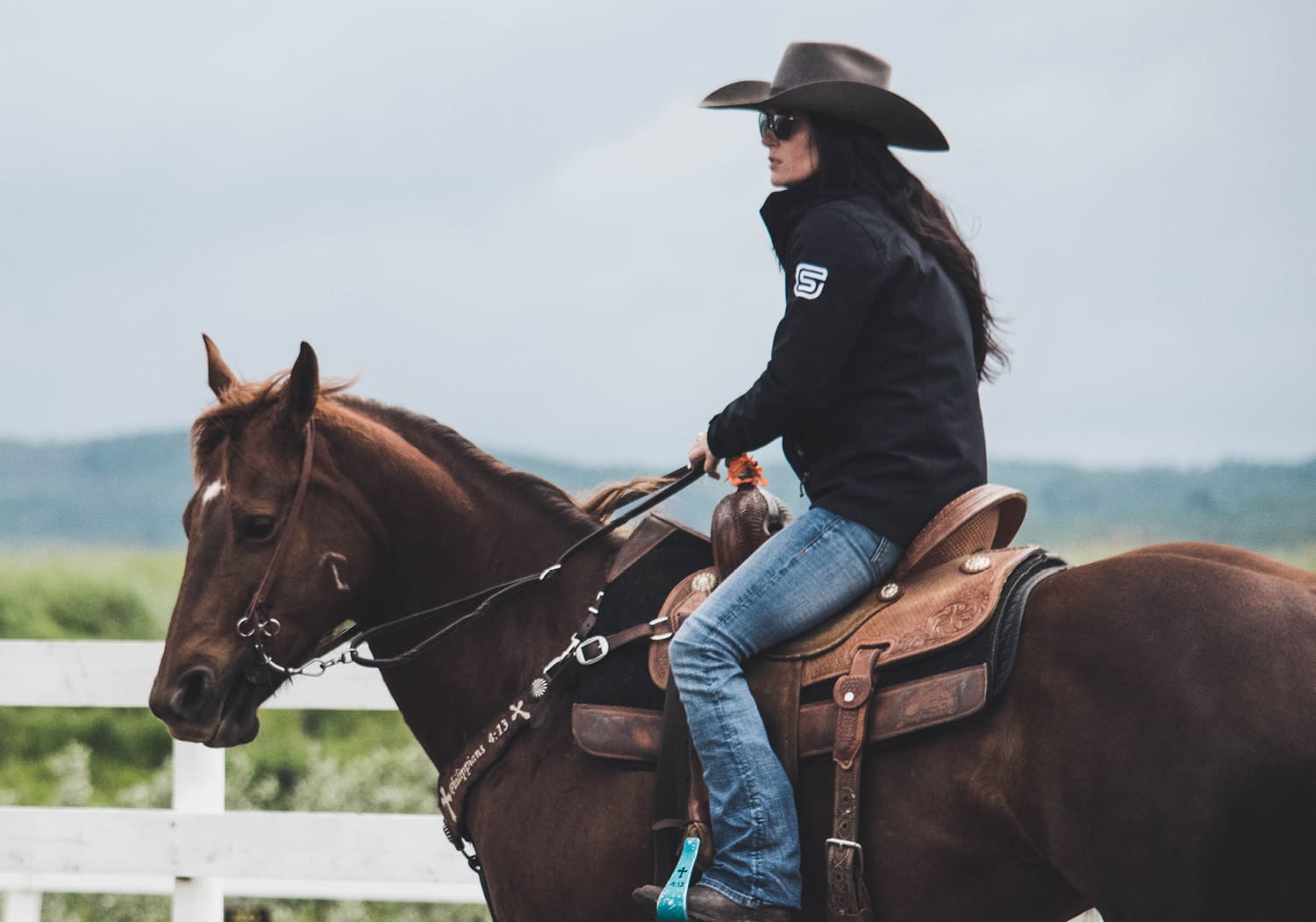 EQU StreamZ Magnetic Horse Bands endorsed by Amara Duxbury for barrel racing support to her horses energy levels and focus highly recommended for barrel racers and their horses